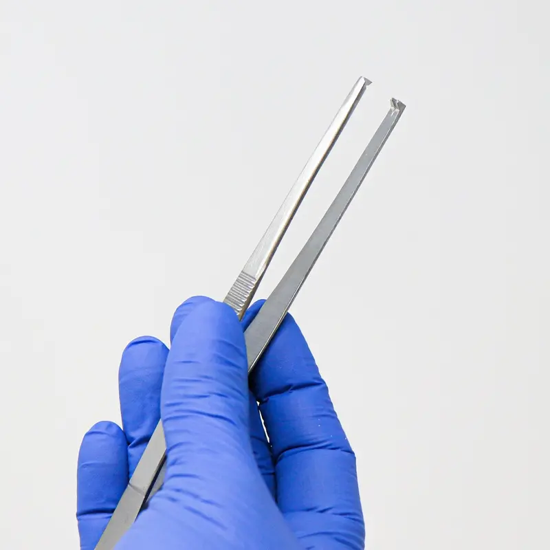 Disposable Curved Thumb Tissue Forceps (5.5") — Lightweight Handling 1