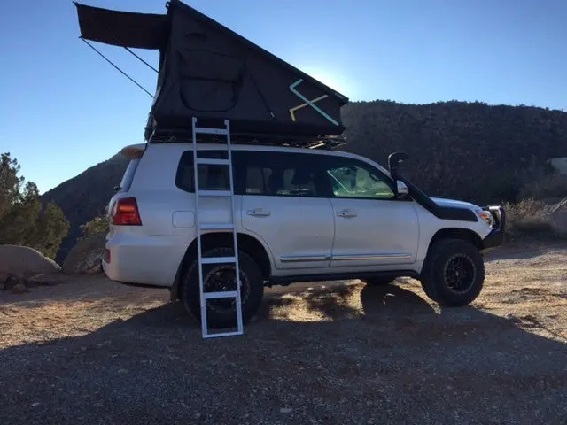 Eezi-Awn Stealth Hardshell Rooftop Tent 1