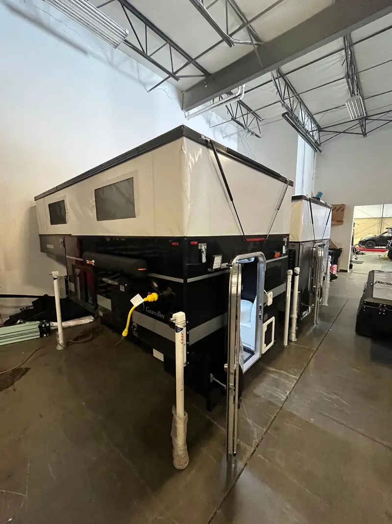 Fwc 2025 Grandby Camper – In-Stock Unit With Front Dinette Configuration 1