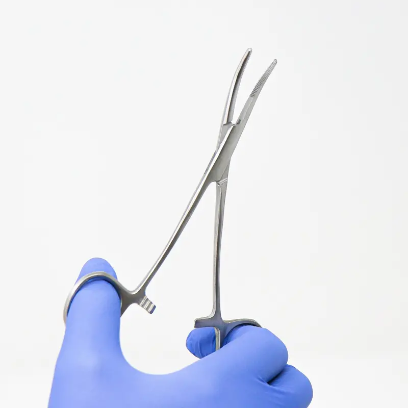Sterile Curved Kelly Forceps (5.5") — General Surgical Grasping Tool 1